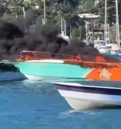 EMBARCAÇÃO PEGA FOGO NO MAR E MOBILIZA FORÇA-TAREFA EM ILHABELA
