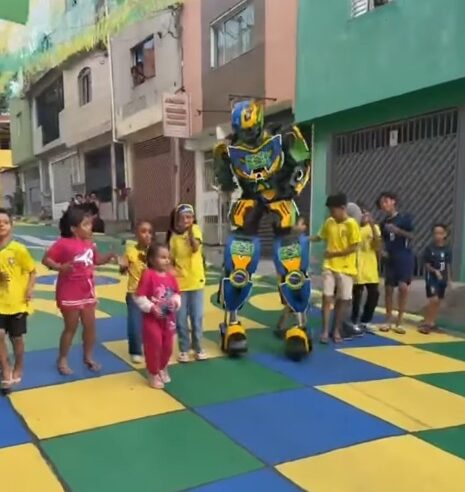 RUA DECORADA PARA A COPA EM SÃO BERNARDO VIRA CENÁRIO DE GRAVAÇÃO MUSICAL