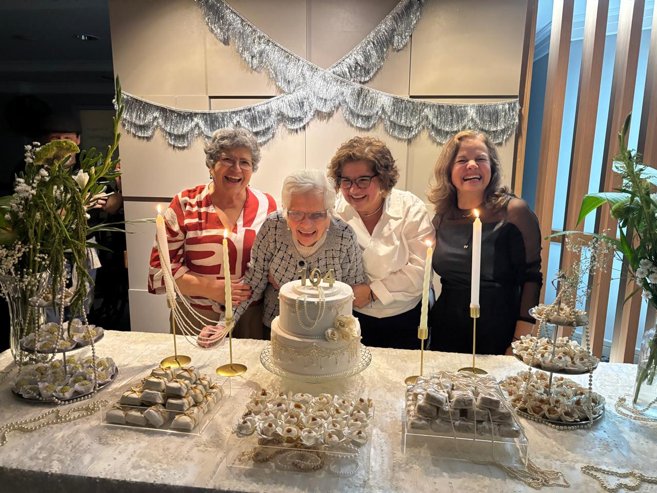 DONA CECÍLIA COMPLETA 104 ANOS E REÚNE GERAÇÕES DA FAMÍLIA EM SÃO BERNARDO