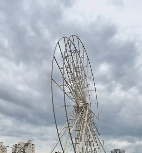 ELA VOLTOU: RODA-GIGANTE É INSTALADA PARA O ARRAIÁ DO PAÇO EM SÃO BERNARDO