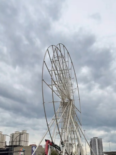 ELA VOLTOU: RODA-GIGANTE É INSTALADA PARA O ARRAIÁ DO PAÇO EM SÃO BERNARDO
