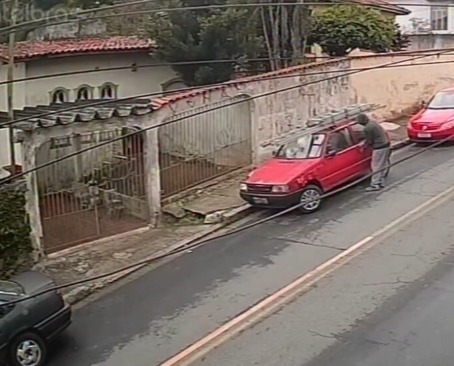 MORADOR DE SÃO BERNARDO ENCONTRA CARRO ROUBADO, MAS TEM PREJUÍZO APÓS LADRÃO LEVAR TODAS AS FERRAMENTAS DE TRABALHO