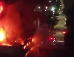 INCÊNDIO DE GRANDES PROPORÇÕES ATINGE DOIS GALPÕES DE AUTOPEÇAS NA LAPA, EM SÃO PAULO