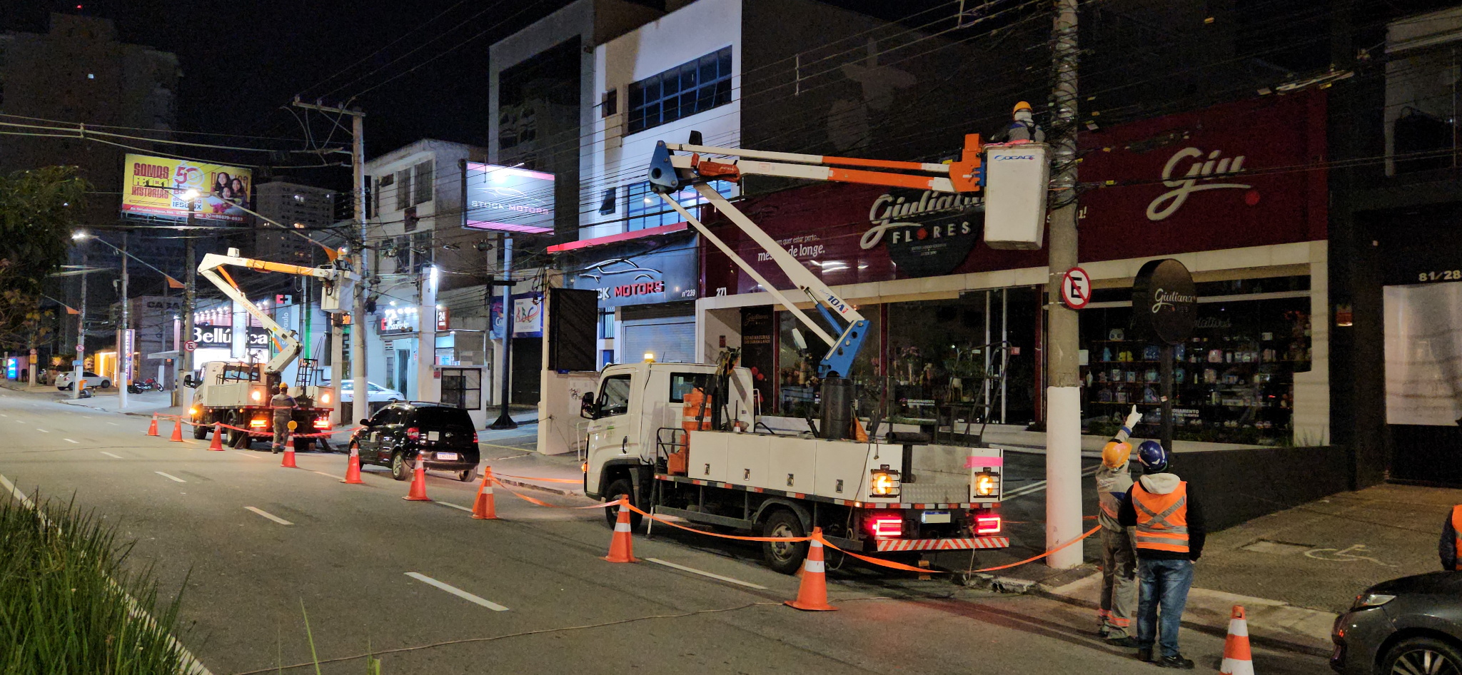 ENEL REALIZA LIMPEZA DE CABOS IRREGULARES EM POSTES DE SÃO BERNARDO DO CAMPO