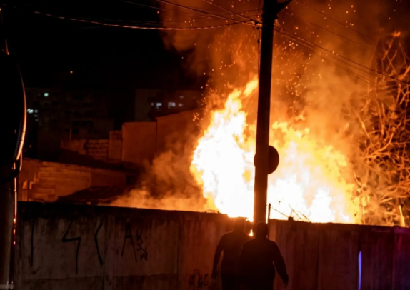 GCM DE SÃO CAETANO PRENDE HOMEM EM FLAGRANTE POR ATEAR FOGO EM TERRENO DE CONCESSIONÁRIA DE ENERGIA