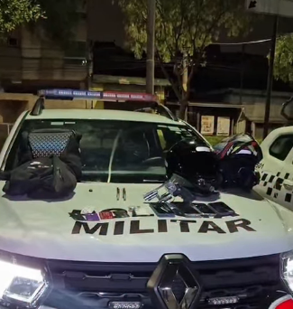PM PRENDE QUATRO HOMENS E UMA MULHER SUSPEITOS DE ROUBOS EM SANTO ANDRÉ