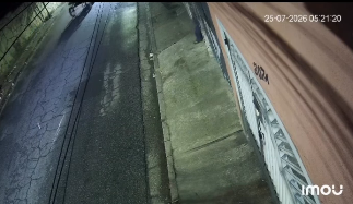 VÍDEO: DUPLA USA CHARRETE PARA ASSALTAR MULHER EM FERRAZ DE VASCONCELOS