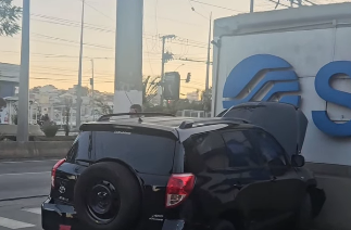 CRIMINOSOS TENTAM FUGIR DA PM, BATEM EM MURO DE EMPRESA NA AVENIDA PIRAPORINHA E ACABAM PRESOS