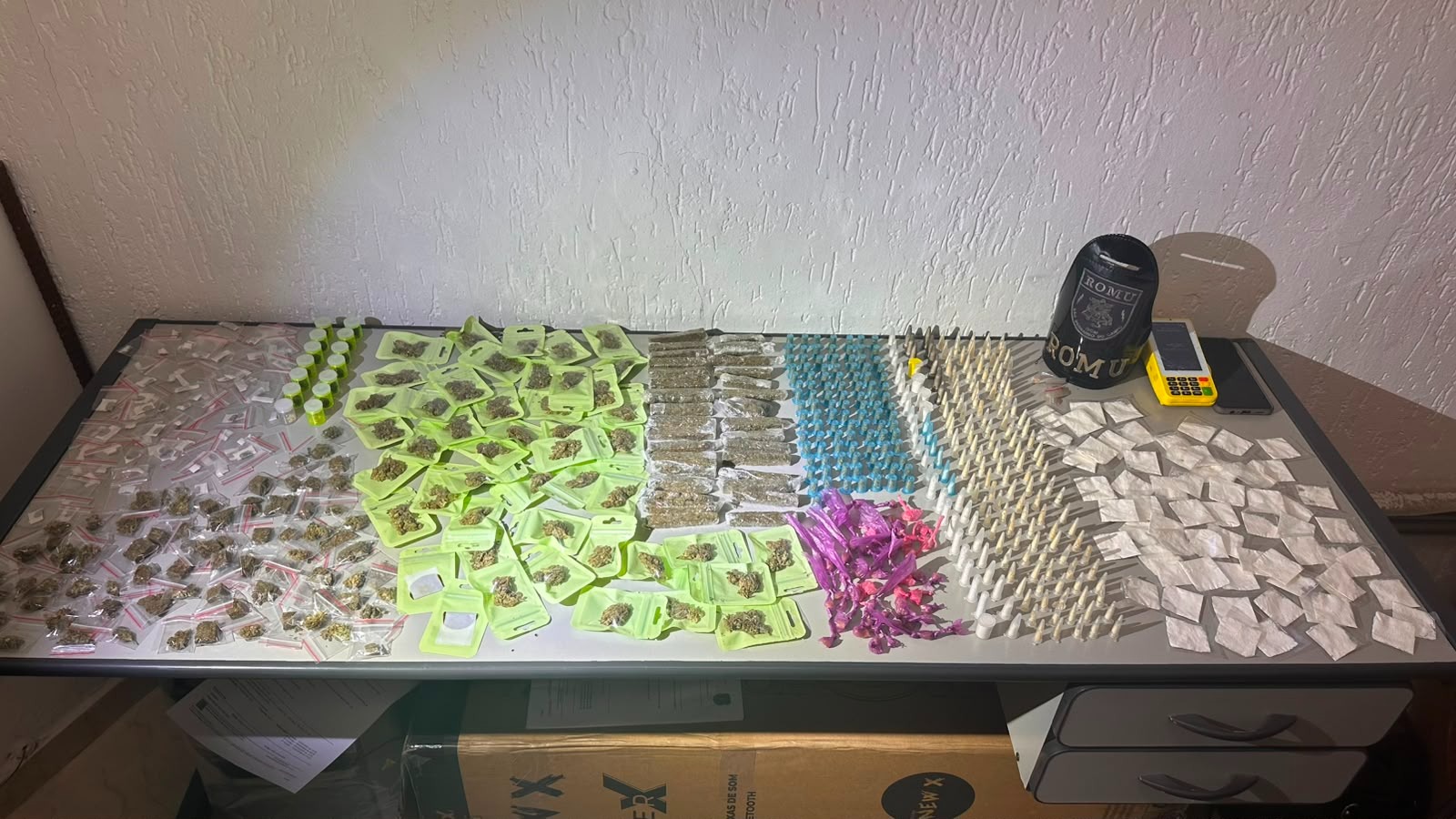 EM SÃO BERNARDO, ROMU DETÉM DUPLA E APREENDE 670 PORÇÕES DE DROGAS NO ALVARENGA