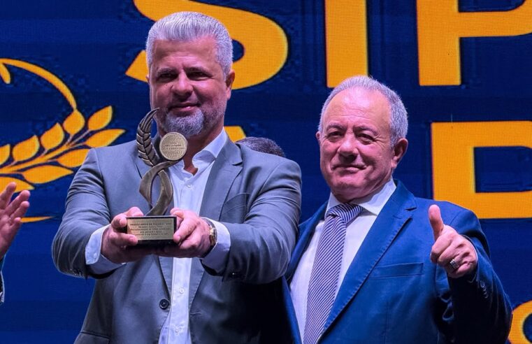 POR CONTRIBUIÇÕES AO DESENVOLVIMENTO REGIONAL, JULINHO FUZARI É HOMENAGEADO EM EVENTO DO SINDICATO DA PANIFICAÇÃO DO GRANDE ABC