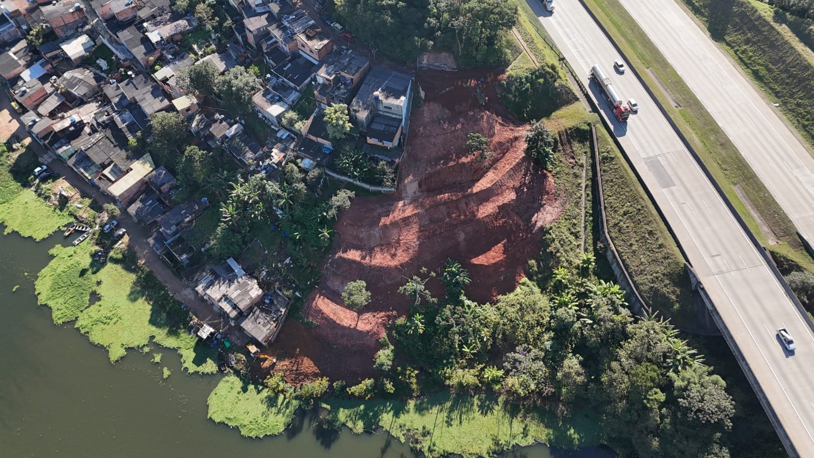 ÁREA DEGRADADA ÀS MARGENS DA BILLINGS, EM SANTO ANDRÉ, RECEBE RECUPERAÇÃO AMBIENTAL