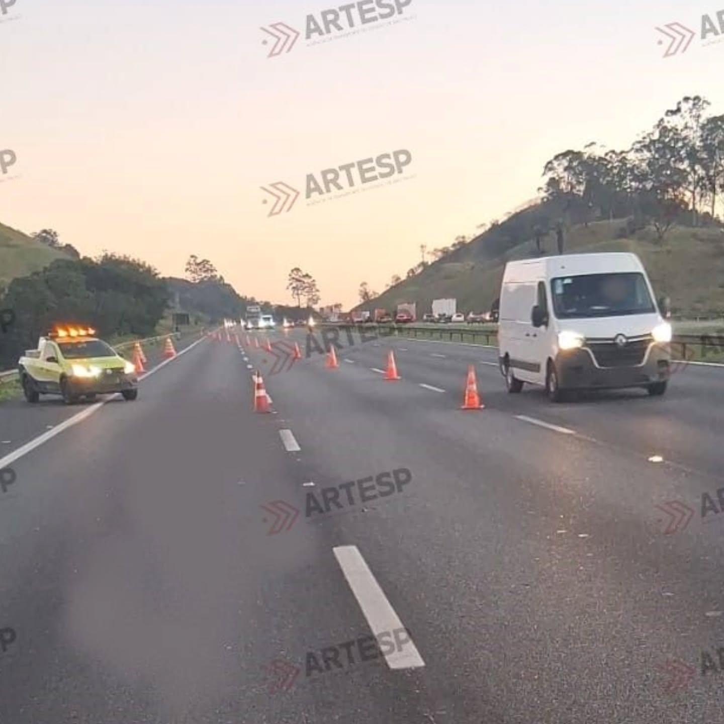 PEDESTRE MORRE APÓS SER ATROPELADO RODOVIA DOS IMIGRANTES, EM SÃO BERNARDO