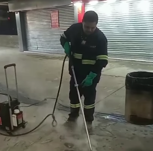 LIMPEZA DE CHICLETES COMEÇA NOS TERMINAIS DO CORREDOR ABD