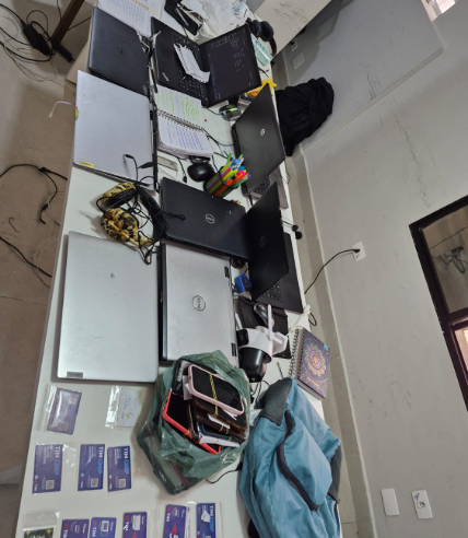 POLÍCIA DE SP DESCOBRE CENTRAL DE GOLPES EM GUARULHOS E PRENDE 22 PESSOAS