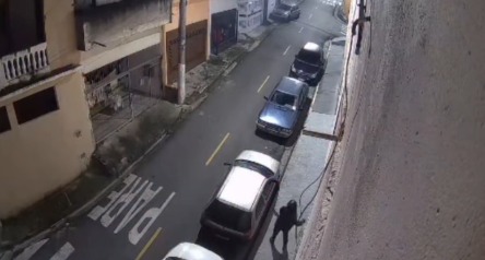 TRÊS FURTOS SÃO REGISTRADOS EM UMA SEMANA NA REGIÃO DO ALVES DIAS; IMAGENS MOSTRAM A AÇÃO DO SUSPEITO