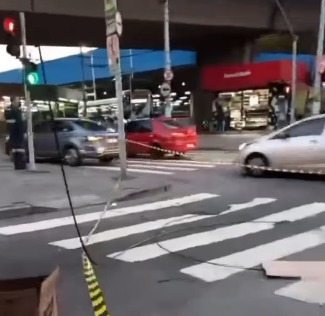 FALHA EM TRÓLEBUS TRAVA CORREDOR DE ÔNIBUS NO ABC PAULISTA E GERA LONGAS FILAS