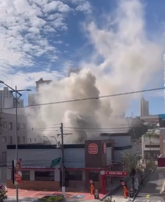 INCÊNDIO EM COIFA DO BURGER KING DA PRESTES MAIA ASSUSTA MORADORES EM SÃO BERNARDO
