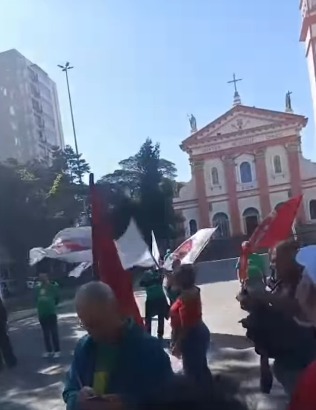 BANCÁRIOS FAZEM MANIFESTAÇÃO EM FRENTE À MATRIZ, EM SÃO BERNARDO; 18 AGÊNCIAS RETORNAM ATENDIMENTO ÀS 13H
