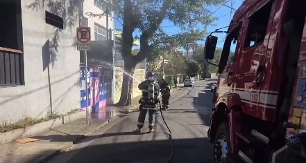 COZINHA COMERCIAL PEGA FOGO NA MANHÃ DESTE DOMINGO NA RUA MEDITERRÂNEO, EM SÃO BERNARDO
