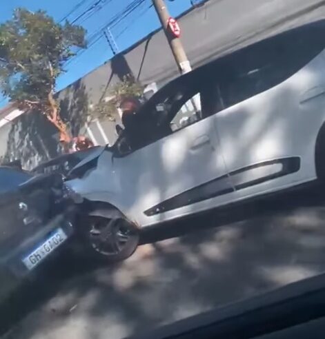 ACIDENTE ENVOLVENDO QUATRO VEÍCULOS COMPLICA O TRÂNSITO NA PERY RONCHETTI, EM SÃO BERNARDO
