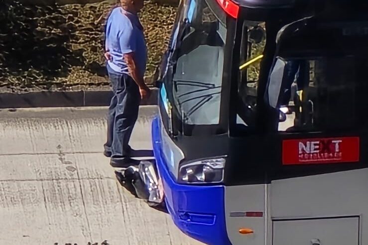 ACIDENTE ENVOLVENDO MOTO E TRÓLEBUS É REGISTRADO EM CRUZAMENTO NO CENTRO DE SÃO BERNARDO