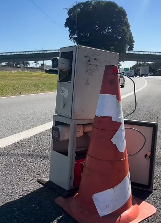 É RADAR DE VELOCIDADE OU NÃO? DENÚNCIA LEVA A TV SÃO BERNARDO AO KM 14 DA ANCHIETA