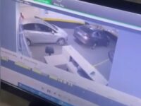 TRÊS CRIMINOSOS ARMADOS EM MOTOCICLETAS ASSALTAM EMPRESÁRIA QUE LEVAVA A FILHA AO DENTISTA EM BAIRRO NOBRE DA CAPITAL