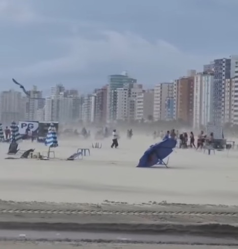 VÍDEO REGISTRA FORTE VENTANIA EM PRAIA GRANDE, NO LITORAL DE SÃO PAULO