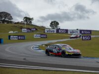 PILOTO DE RIBEIRÃO PIRES, VINICIUS PAPARELI CONQUISTA PÓDIOS E MANTÉM DESTAQUE NA STOCK LIGHT NO VELOCITTÀ