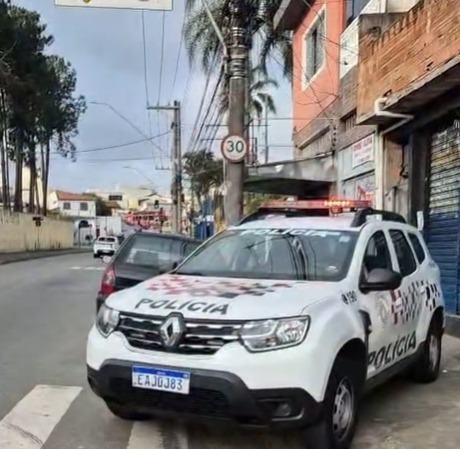 FAMÍLIA É FEITA REFÉM DURANTE ASSALTO A RESIDÊNCIA EM SANTO ANDRÉ