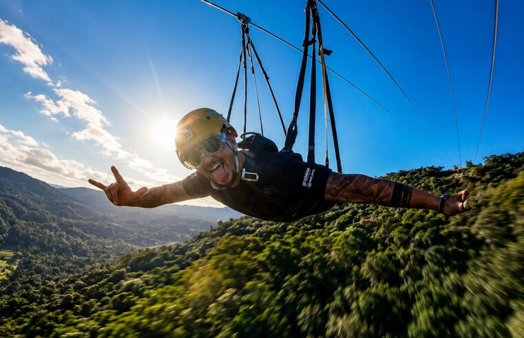TIROLESA VOO DA SERRA LANÇA “SUPER VOO INDIVIDUAL”: EXPERIÊNCIA HORIZONTAL NO PARQUE CAMINHOS DO MAR