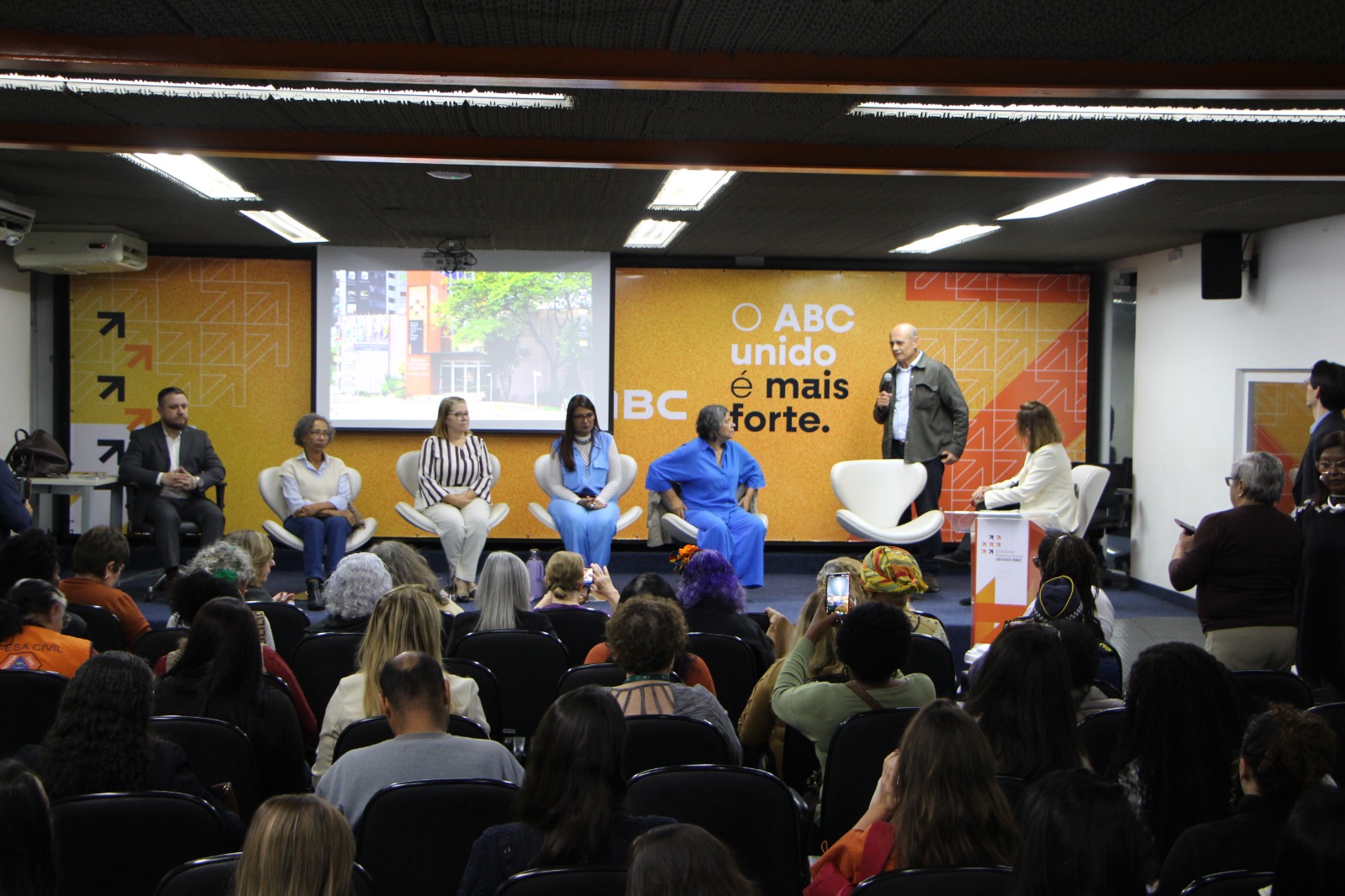 CONSÓRCIO ABC DEBATE COM GOVERNO FEDERAL PROJETO DE PROTEÇÃO ÀS MULHERES