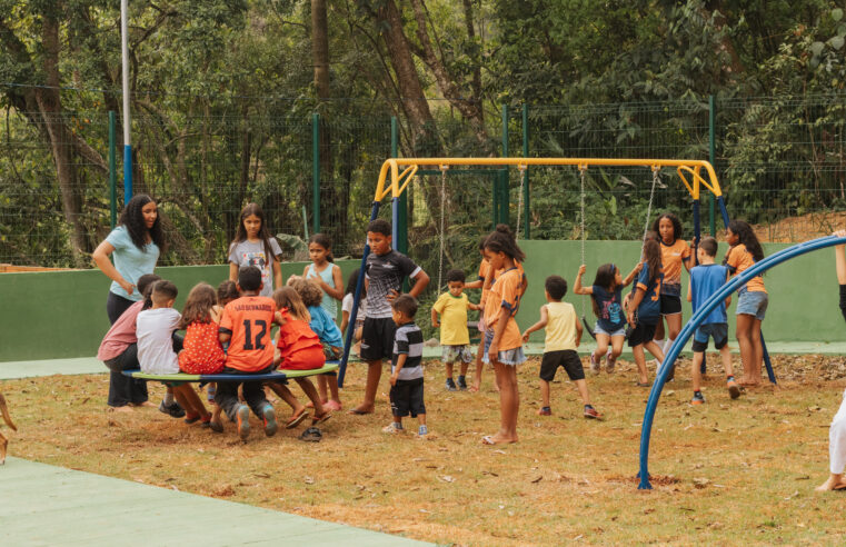 EM SÃO BERNARDO, VILA JURUBEBA GANHA PRAÇA-PARQUE COM CAMPO DE GRAMA SINTÉTICA, PLAYGROUND E PIST A DE CAMINHADA