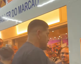 FÃS LOTAM TRAILER DO MARCÃO PARA ENCONTRO COM ALEX POATAN EM SÃO BERNARDO