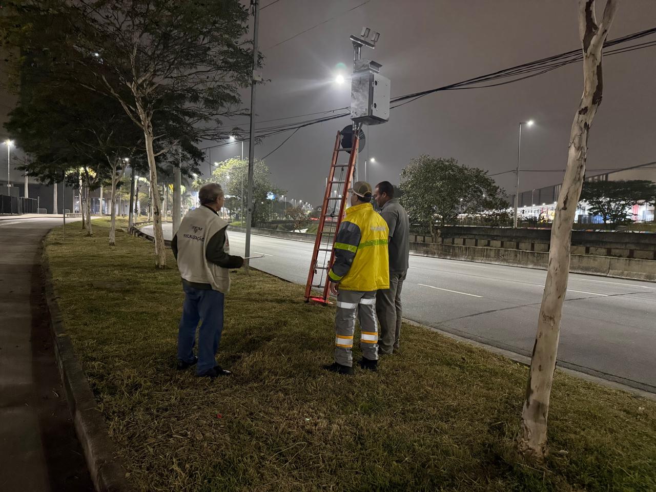 EM SANTO ANDRÉ, IPEM-SP REALIZA VERIFICAÇÃO NOTURNA DE RADAR NA AVENIDA DOS ESTADOS