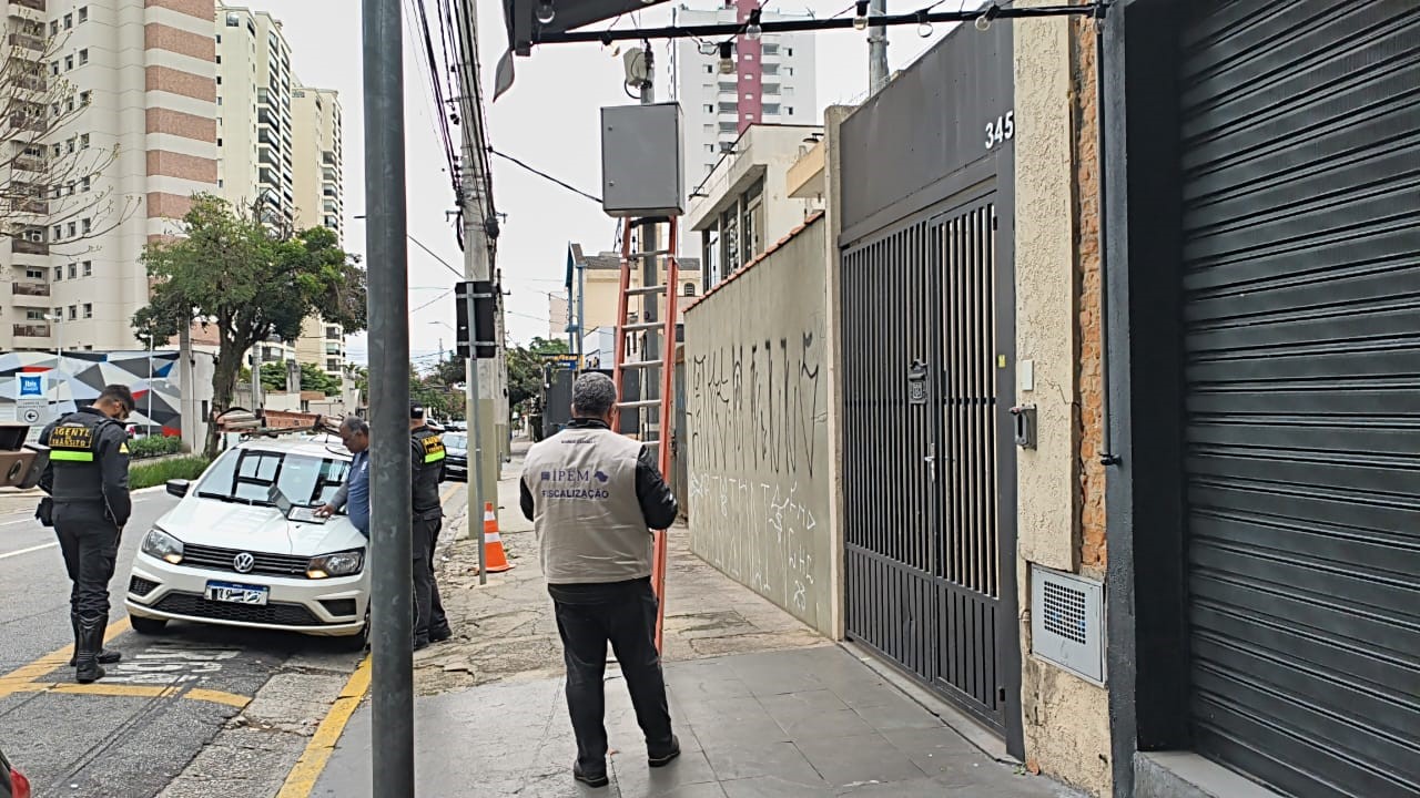 EM SÃO CAETANO DO SUL, IPEM-SP REALIZA VERIFICAÇÃO DE RADAR NA RUA ALEGRE