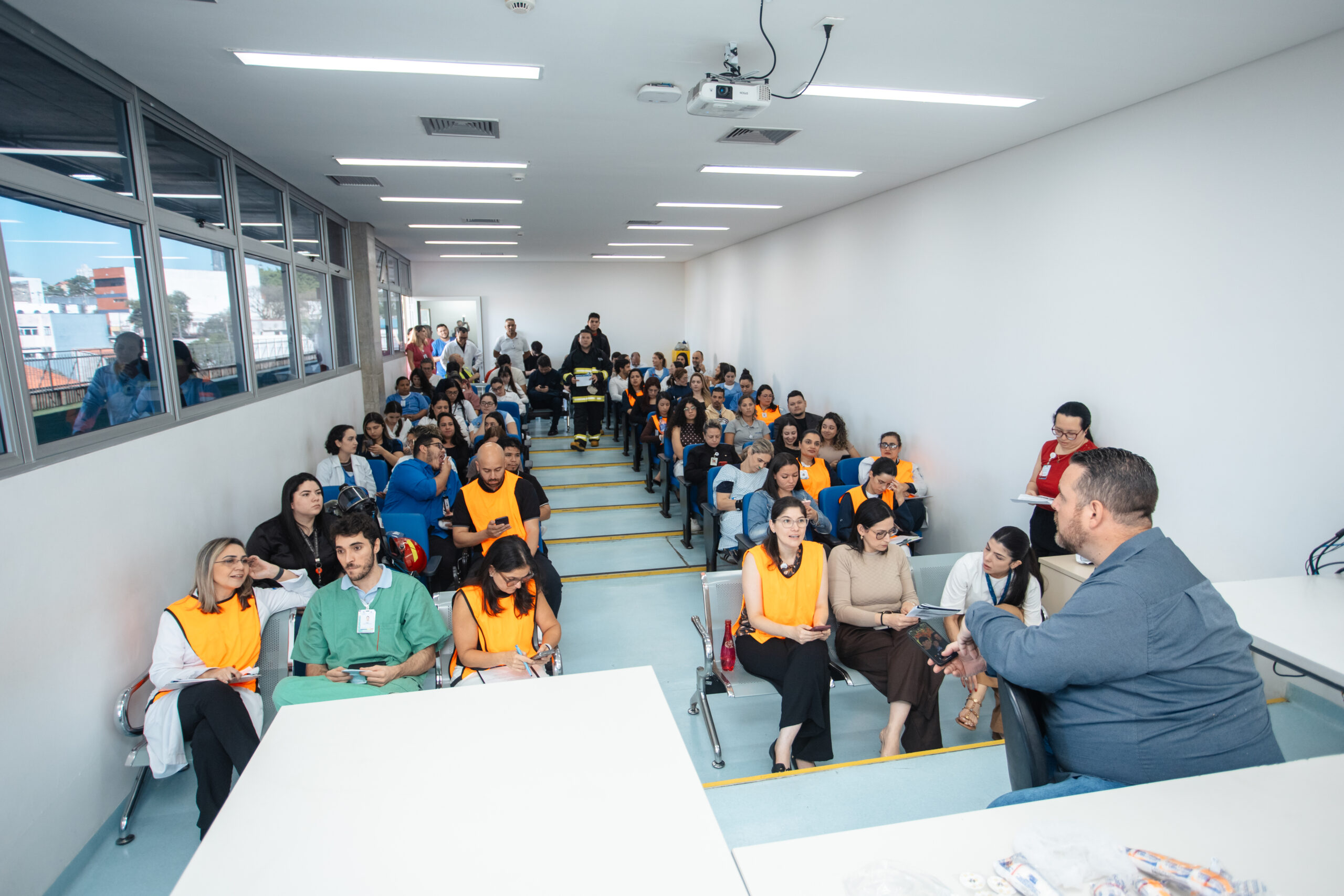 HOSPITAL DE URGÊNCIA DE SÃO BERNARDO SIMULA EMERGÊNCIA COM MÚLTIPLAS VÍTIMAS PARA TESTAR RESPOSTA DAS EQUIPES