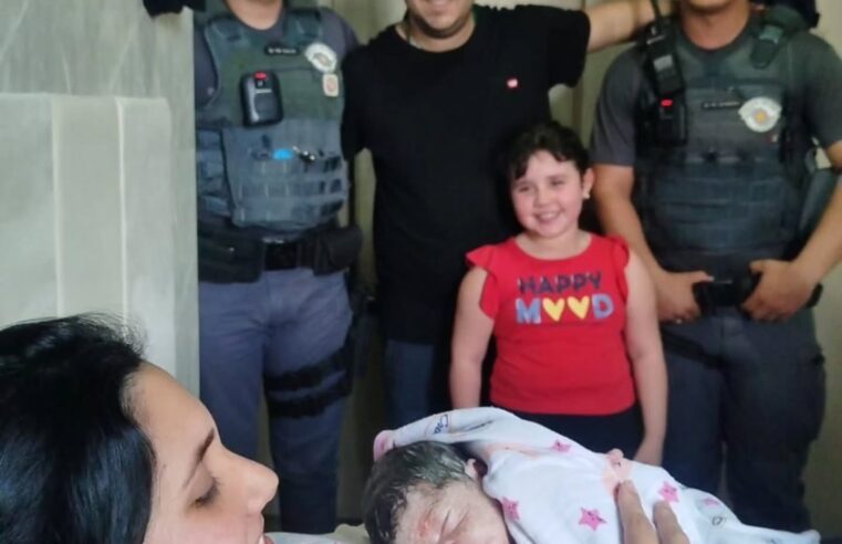 PEQUENA LUÍSA É SOCORRIDA POR POLICIAIS MILITARES APÓS NASCER EM CASA NO JARDIM SELETA
