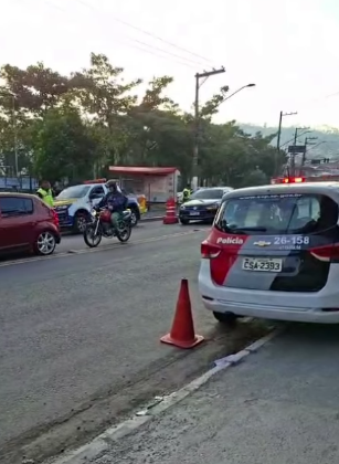 MOTOCICLISTA MORRE EM ACIDENTE COM CAMINHÃO NO JARDIM SILVINA, EM SÃO BERNARDO