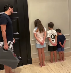 CRISTIANO, DA DUPLA COM ZÉ NETO, LEVA ‘BRONCA’ DA ESPOSA E VAI PARAR NO “CANTINHO DO CASTIGO” COM OS FILHOS