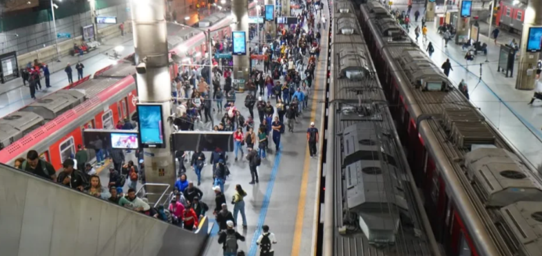 GREVE NA CPTM: OPERAÇÃO DE TRENS AINDA É PARCIAL NAS LINHAS 11 E 12 E CONTINUA PARALISADA NA 13