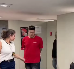VÍDEO MOSTRA O MOMENTO EM QUE FALSO DENTISTA É PRESO DENTRO DE CLÍNICA CLANDESTINA EM SANTO ANDRÉ