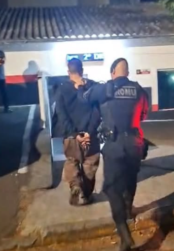 ROMU IMPEDE ROUBO E PRENDE TRÊS NO ASSUNÇÃO