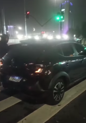 ALERTA DE TRÂNSITO: COLISÃO ENVOLVE TÁXI PRÓXIMO AO PAÇO MUNICIPAL