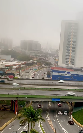 NEBLINA EM SÃO BERLONDRES NESTA TERÇA-FEIRA FRIA