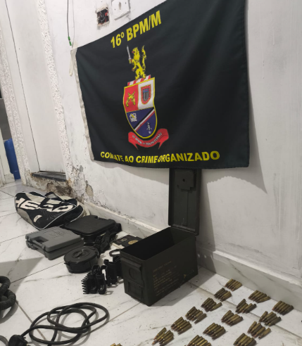 PM DE SP ENCONTRA ARSENAL ESCONDIDO EM FUNDO FALSO DE PAREDE DURANTE PATRULHAMENTO EM PARAISÓPOLIS, NA ZONA SUL DA CAPITAL