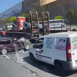 ALERTA DE TRÂNSITO: ACIDENTE NA ANCHIETA EM FRENTE À VOLKSWAGEN