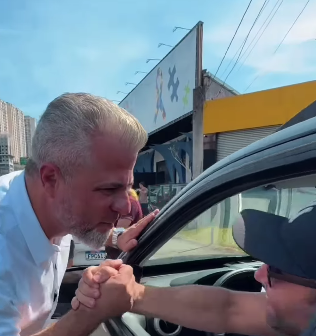 JULINHO FUZARI INICIA CAMPANHA A DEPUTADO ESTADUAL COM ADESIVAÇO EM SÃO BERNARDO