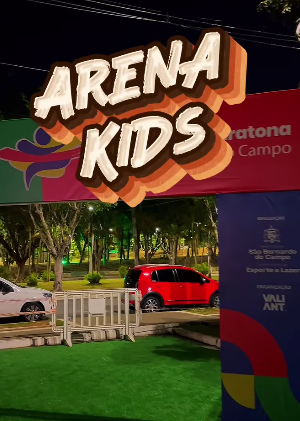 ARENA KIDS LEVA DIVERSÃO E BRINCADEIRAS PARA 5 MIL ALUNOS NO POLIESPORTIVO