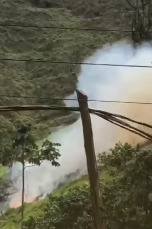  FOGO ATINGE ÁREA DE MATA PRÓXIMA A RESIDÊNCIAS NA REGIÃO DA VILA SÃO PEDRO
